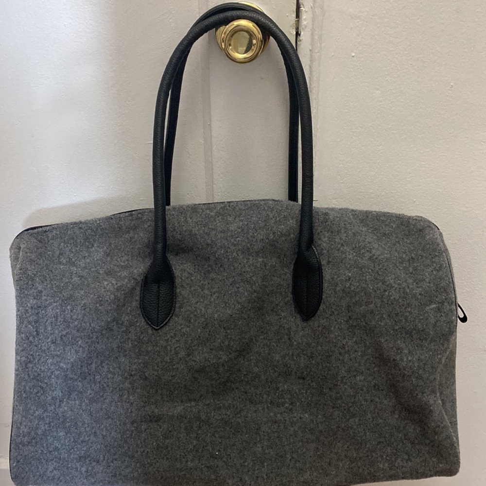 Gray Duffle Bag ✨New✨
